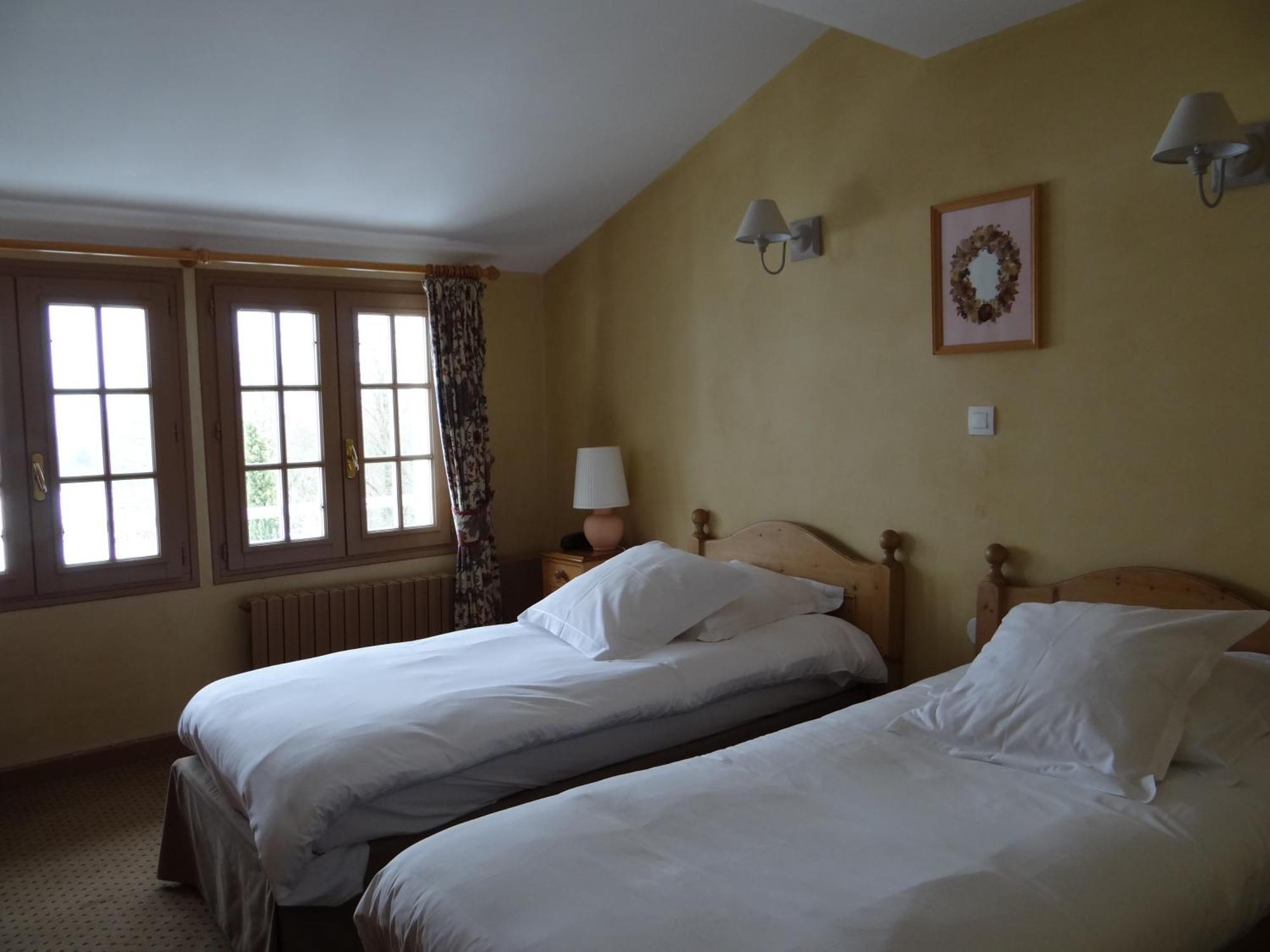 Auberge Des Chasseurs Echenevex Номер фото