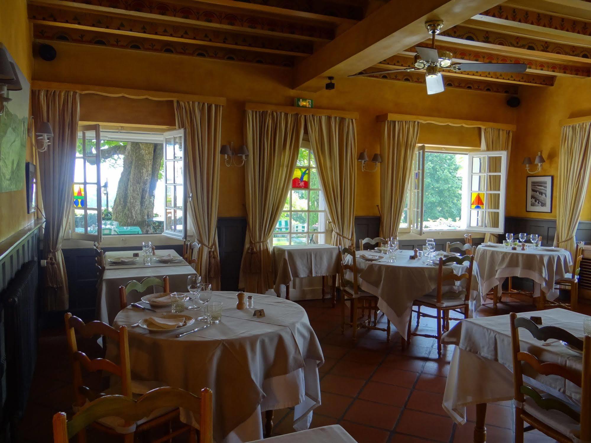 Auberge Des Chasseurs Echenevex Екстер'єр фото