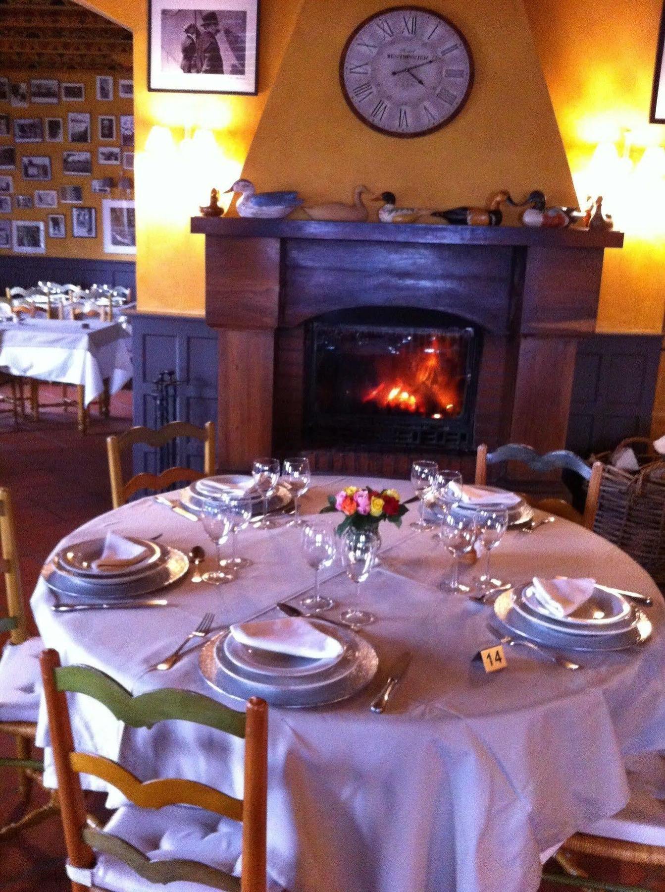 Auberge Des Chasseurs Echenevex Екстер'єр фото